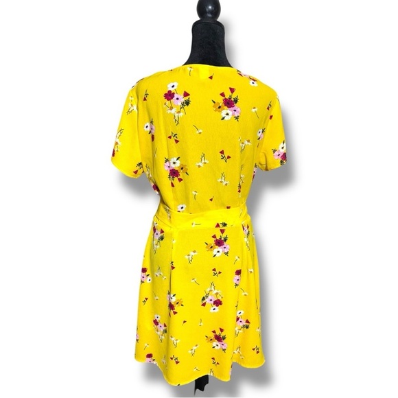 Divided By H&M Sunny Bright Yellow Floral Wrap Short Sleeve Mini Dress - Picture 6 of 16